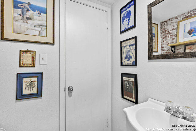 Listing photo id 9 for 1253 Fm 2673