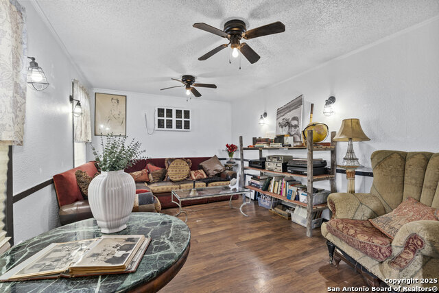 Listing photo id 10 for 1253 Fm 2673