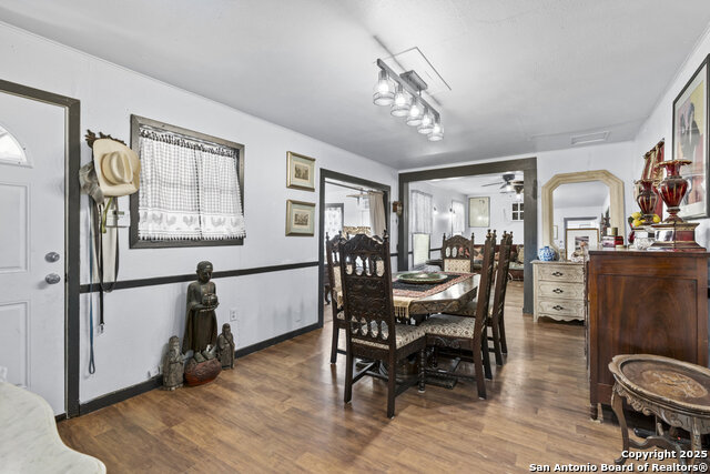 Listing photo id 11 for 1253 Fm 2673