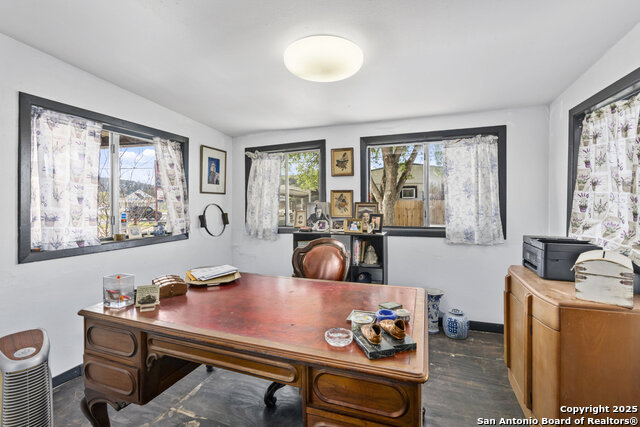 Listing photo id 14 for 1253 Fm 2673