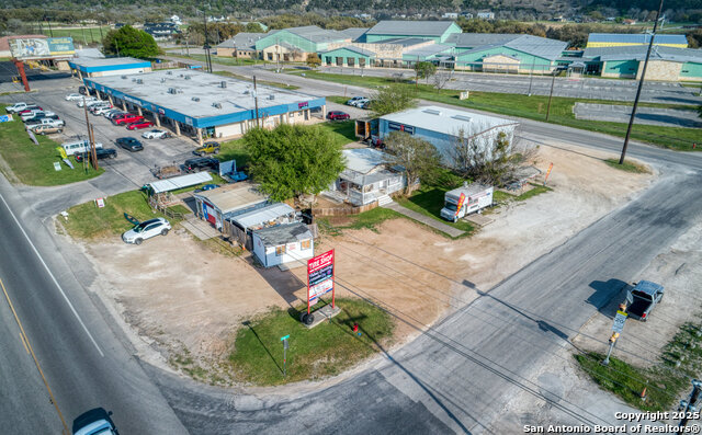 Listing photo id 17 for 1253 Fm 2673