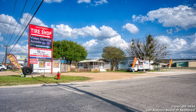 Listing photo id 18 for 1253 Fm 2673