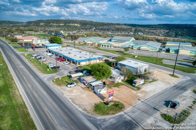 Listing photo id 19 for 1253 Fm 2673