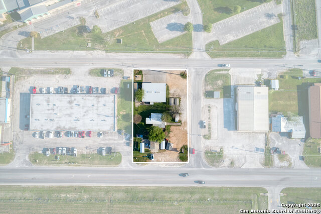 Listing photo id 2 for 1253 Fm 2673