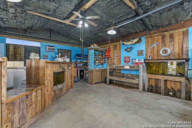 Listing photo id 5 for 1253 Fm 2673