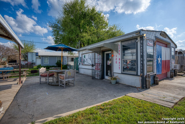 Listing photo id 6 for 1253 Fm 2673