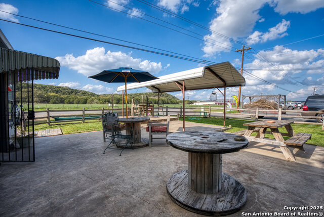 Listing photo id 7 for 1253 Fm 2673