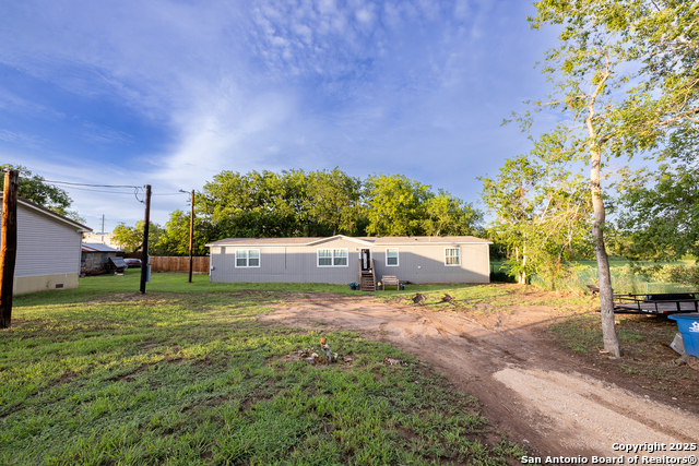 Details for 934 7th  , Floresville, TX 78114