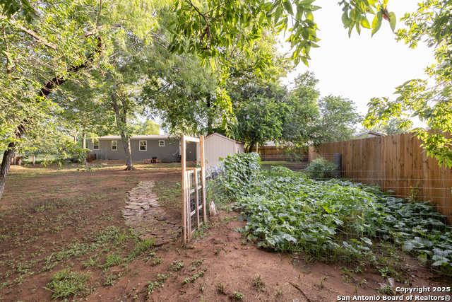 Listing photo id 21 for 934 7th