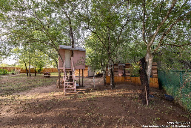 Listing photo id 27 for 934 7th