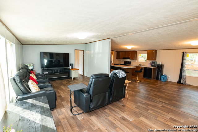 Listing photo id 1 for 934 7th