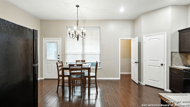 Image 11 of 30 For 957-959 Floating Star