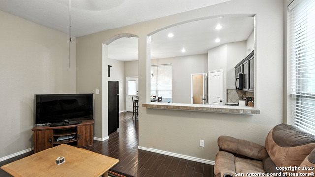 Image 13 of 30 For 957-959 Floating Star