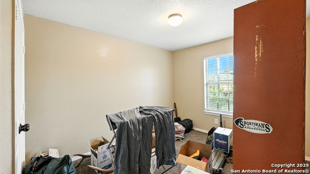 Image 19 of 30 For 957-959 Floating Star