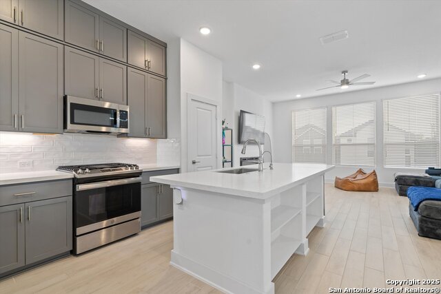 Listing photo id 2 for 8851 Oakland Rd #70