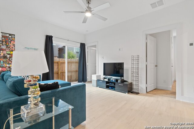 Listing photo id 5 for 8851 Oakland Rd #70
