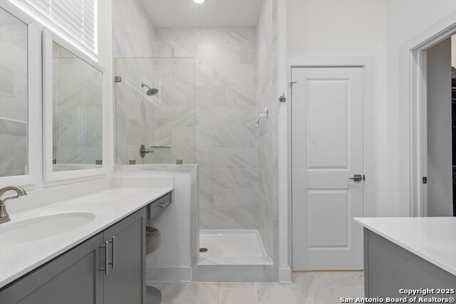 Listing photo id 7 for 8851 Oakland Rd #70