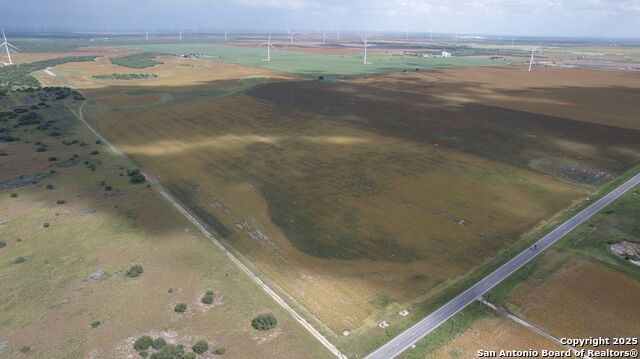 Listing photo id 1 for 29546 Fm 681 N