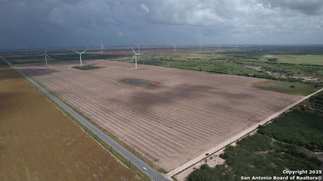 Listing photo id 1 for 00 Fm 490  