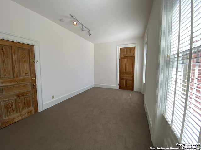 Image 4 of 12 For 235 Commerce E 500