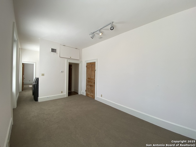 Image 6 of 12 For 235 Commerce E 500