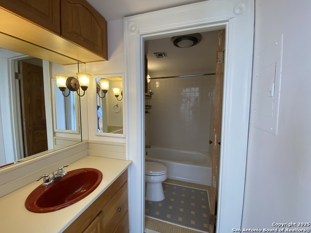 Image 7 of 12 For 235 Commerce E 500