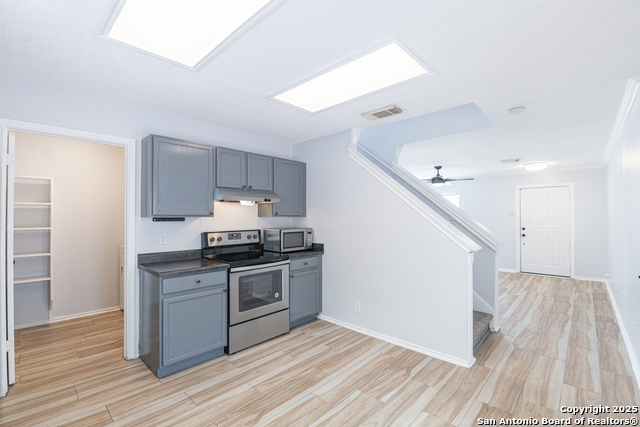 Image 14 of 29 For 5021 Kenton Royalle