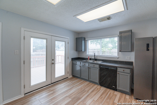 Image 15 of 29 For 5021 Kenton Royalle