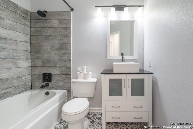 Image 25 of 29 For 5021 Kenton Royalle