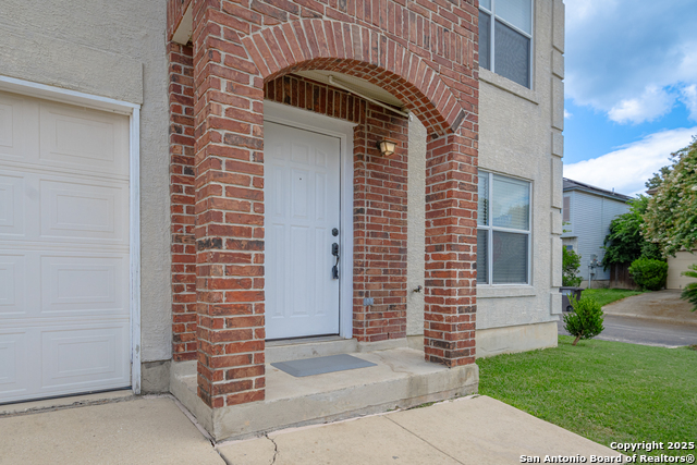 Image 4 of 29 For 5021 Kenton Royalle