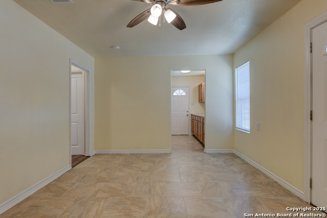 Listing photo id 11 for 218 Waugh St.