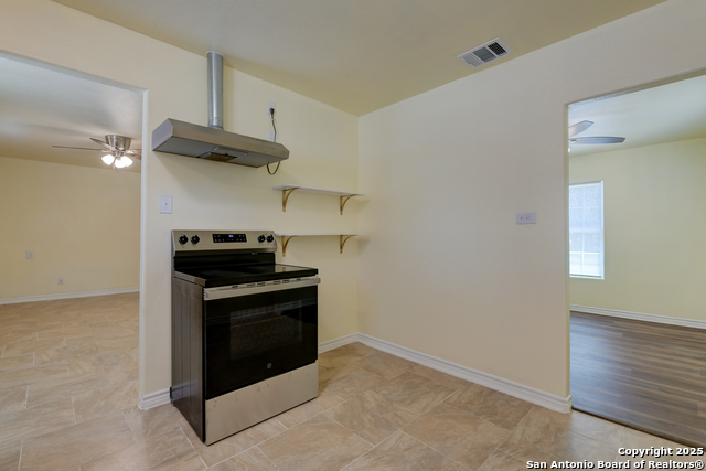 Listing photo id 12 for 218 Waugh St.