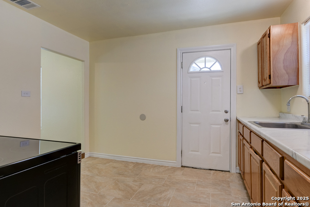Listing photo id 14 for 218 Waugh St.