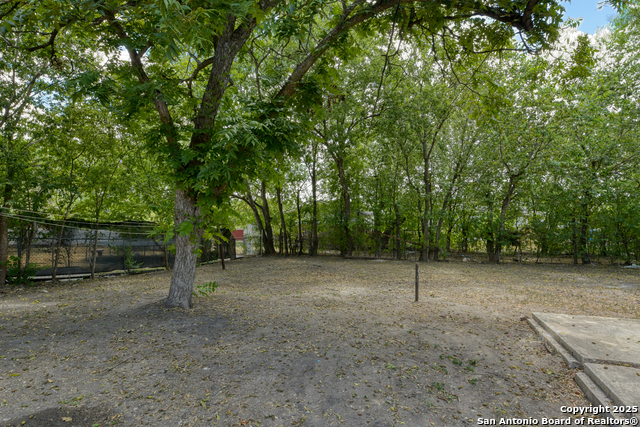 Listing photo id 18 for 218 Waugh St.