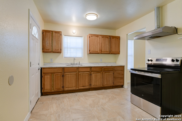 Listing photo id 2 for 218 Waugh St.