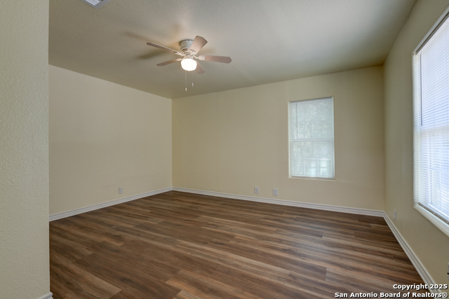 Listing photo id 3 for 218 Waugh St.