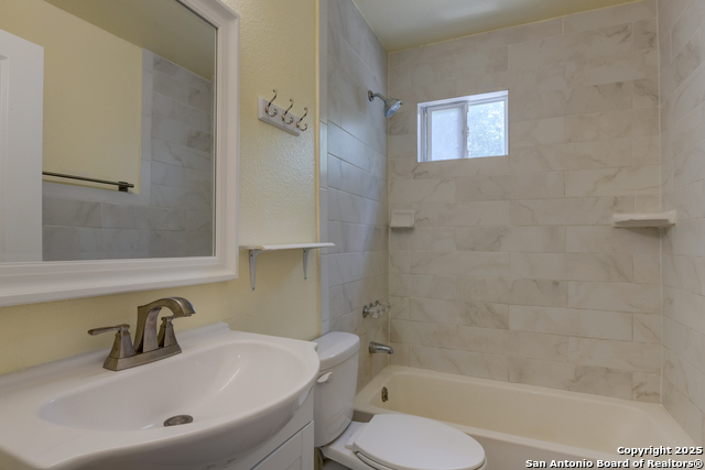 Listing photo id 4 for 218 Waugh St.
