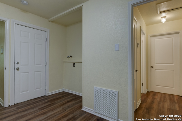 Listing photo id 7 for 218 Waugh St.