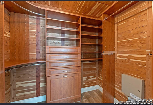 Image 11 of 29 For 6127 Oakwood