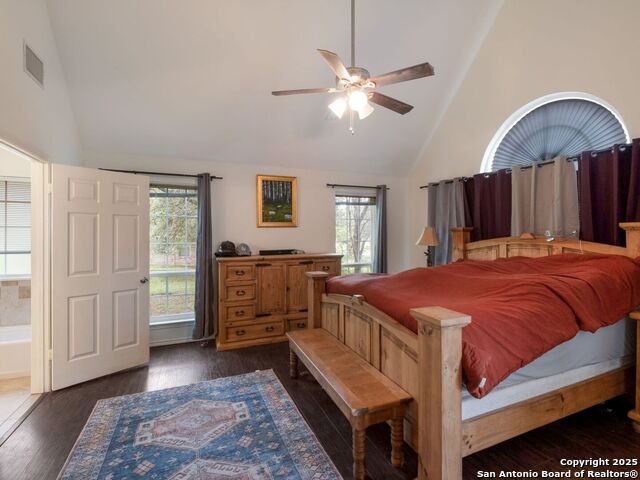 Listing photo id 8 for 233 Garden Bend