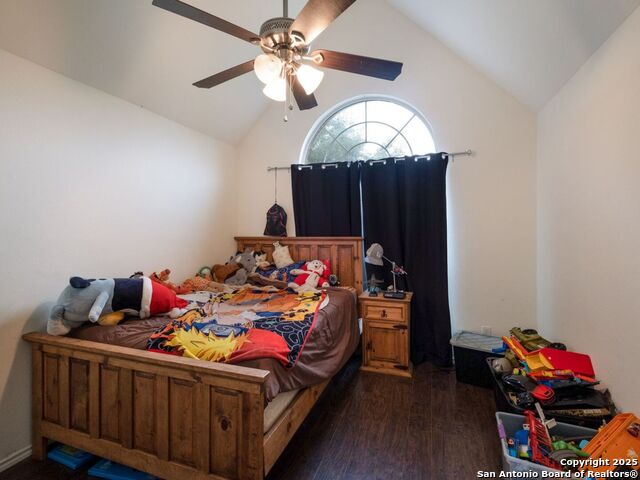 Listing photo id 11 for 233 Garden Bend