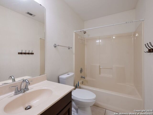 Listing photo id 12 for 233 Garden Bend
