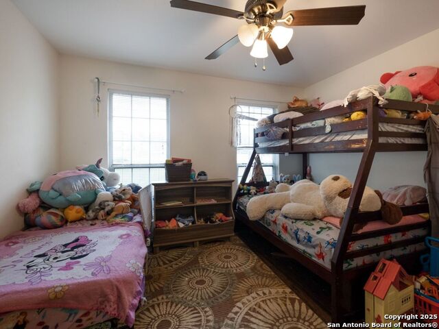 Listing photo id 13 for 233 Garden Bend