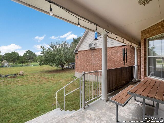 Listing photo id 14 for 233 Garden Bend