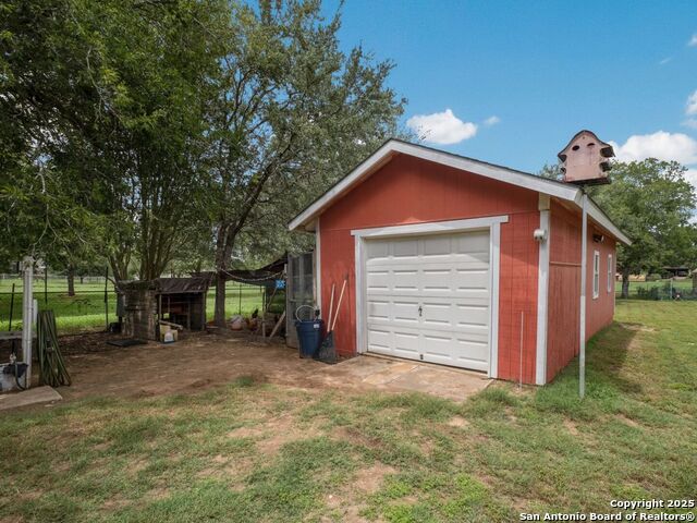 Listing photo id 16 for 233 Garden Bend