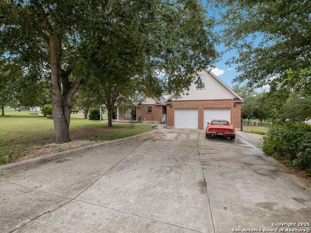 Listing photo id 17 for 233 Garden Bend