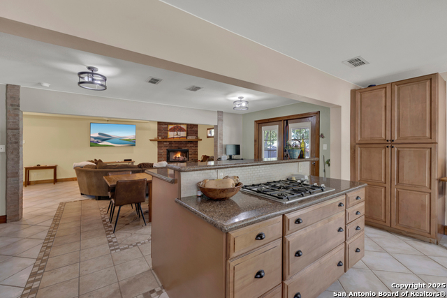 Listing photo id 10 for 14147 Fm 306