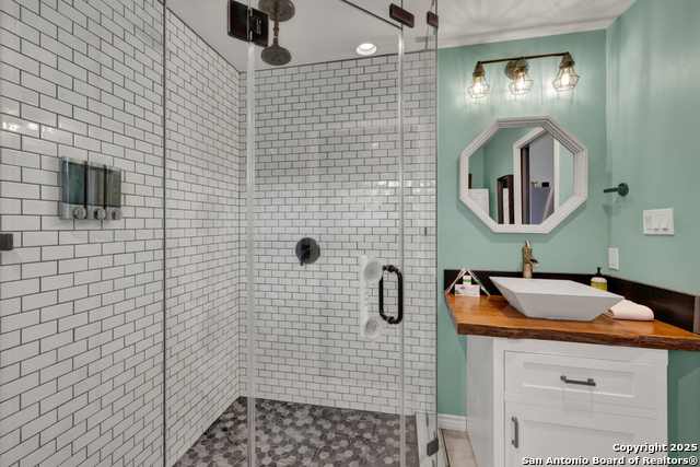 Listing photo id 28 for 14147 Fm 306