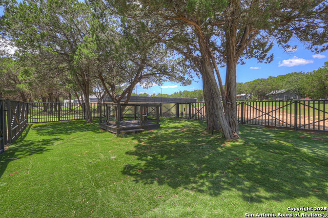 Listing photo id 39 for 14147 Fm 306