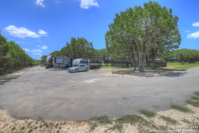 Listing photo id 41 for 14147 Fm 306